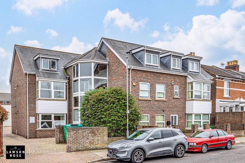 Property photo 1 of 11 .