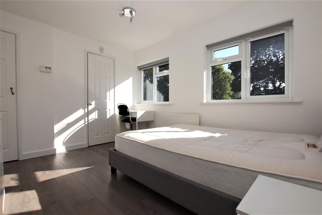 Property photo 1 of 16 Bedroom 3