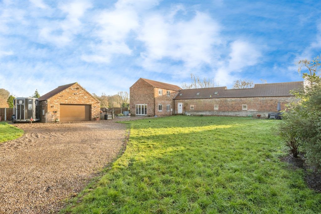 Property photo 1 of 18