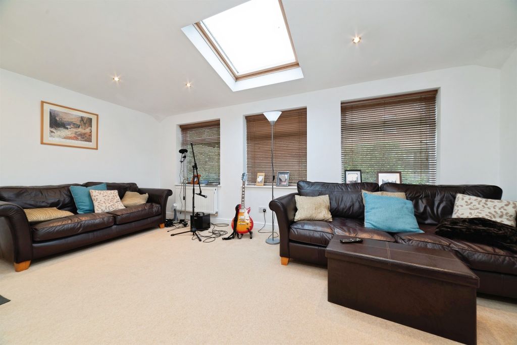 Property photo 2 of 11 Living Room