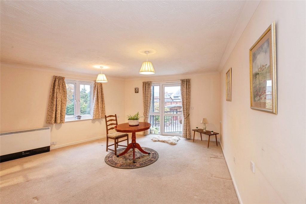 Property photo 3 of 10 Lounge