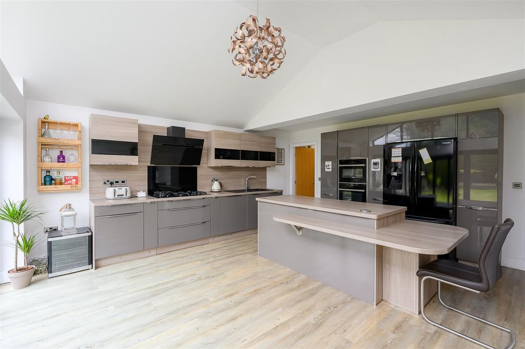 Property photo 3 of 26 Kitchen