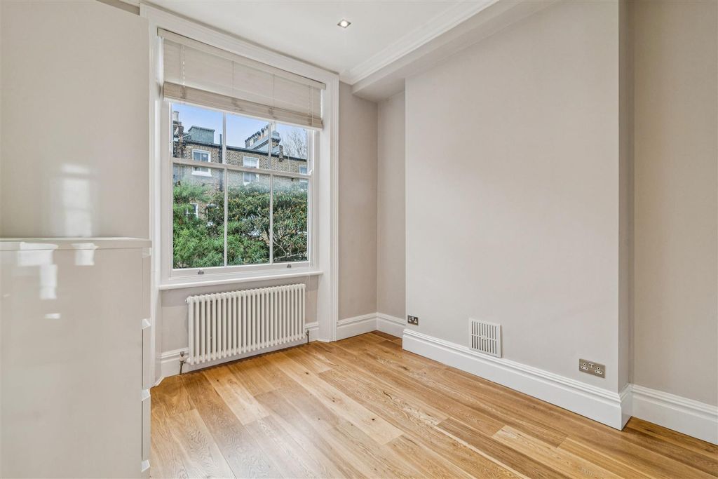 Property photo 3 of 8