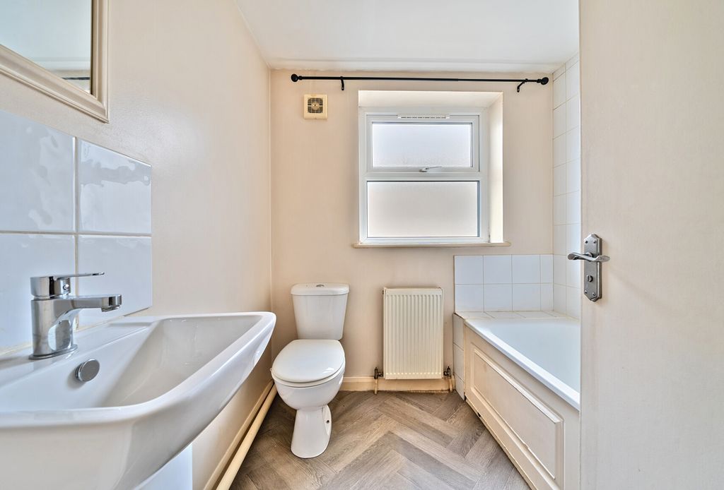 Property photo 2 of 16 7-681c96E17734F-1...