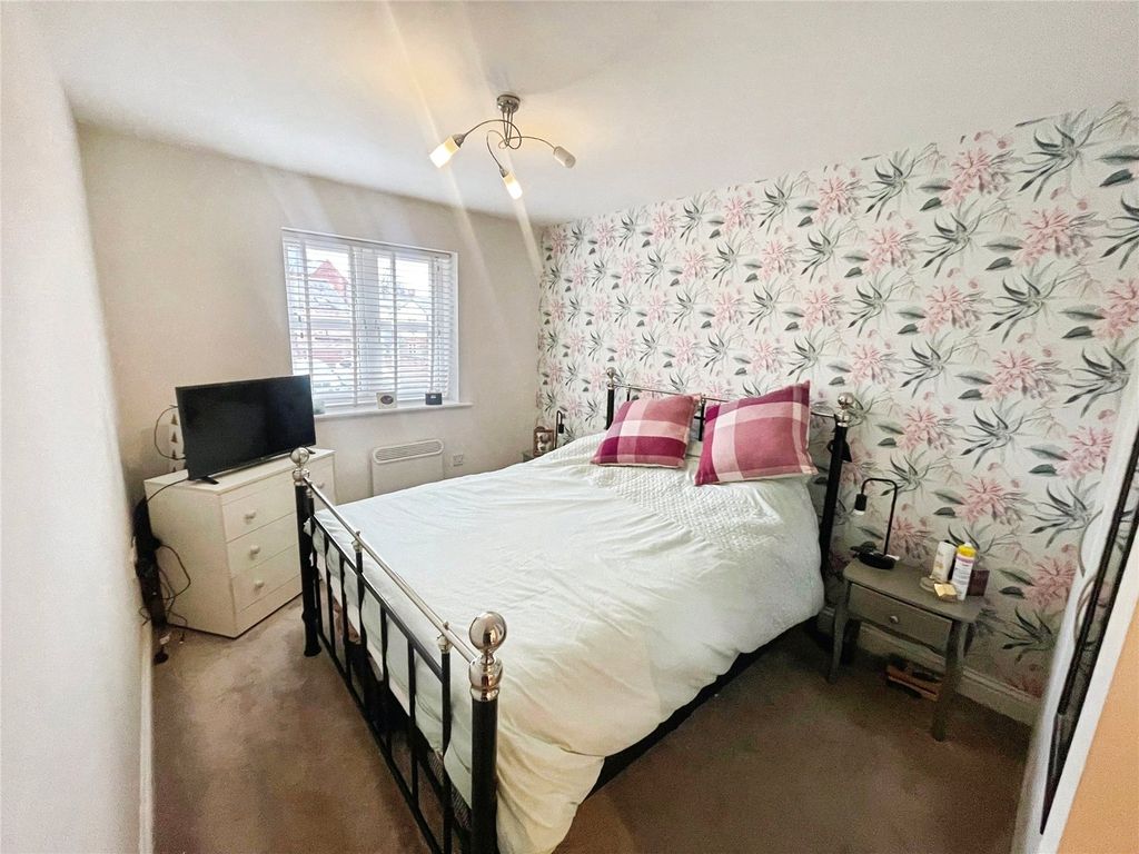 Additional image 6 of 2 bed flat for saleManor Gardens Close, Loughborough, Leicestershire LE11