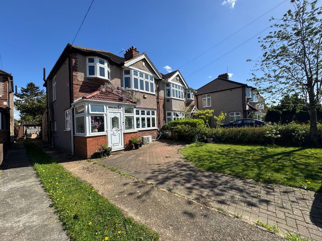 Property photo 1 of 20 Shelley Crescent, Hounslow, Tw5 9Bh