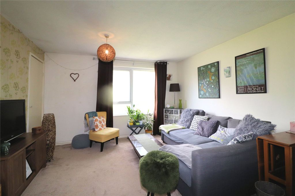 Property photo 3 of 10 Picture No. 12