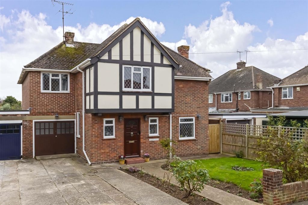 Property photo 1 of 19 13 Nelson Rd_26.Jpg