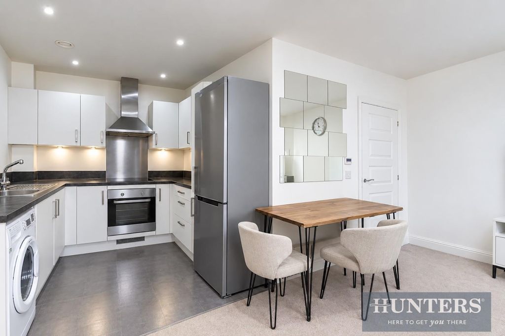 Property photo 2 of 8 Mayfair Court (6).Jpg