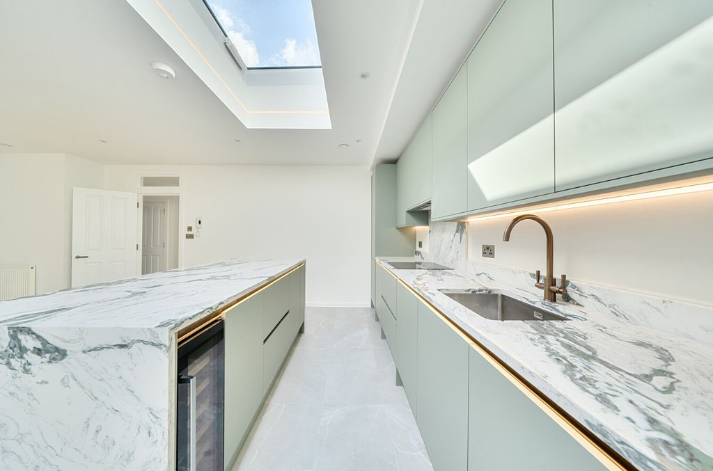 Property photo 3 of 18 1448018-4-69E7473...