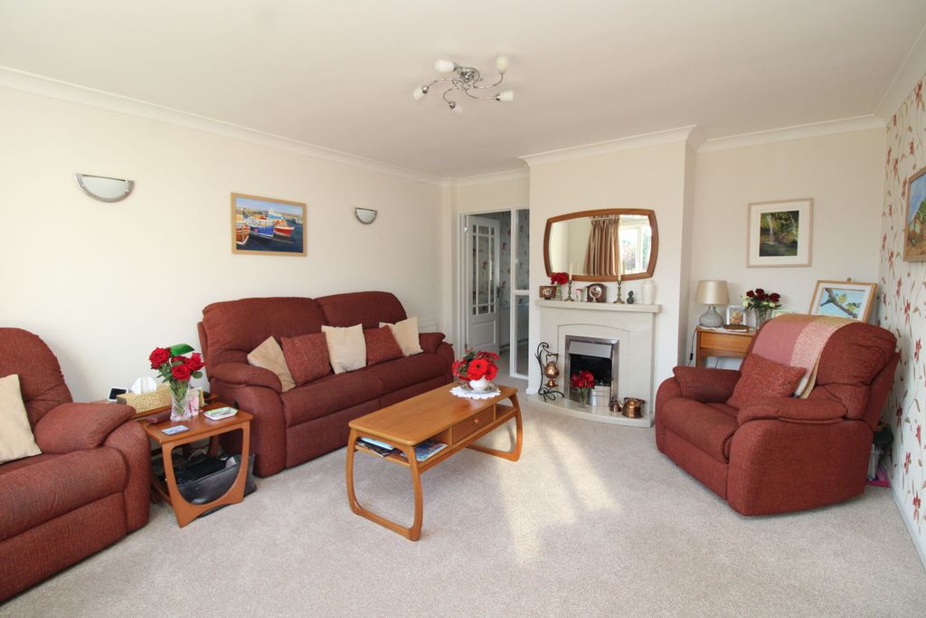 Property photo 3 of 27