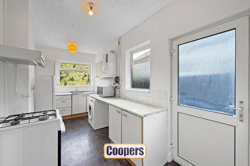 Property photo 3 of 9 Kitchen
