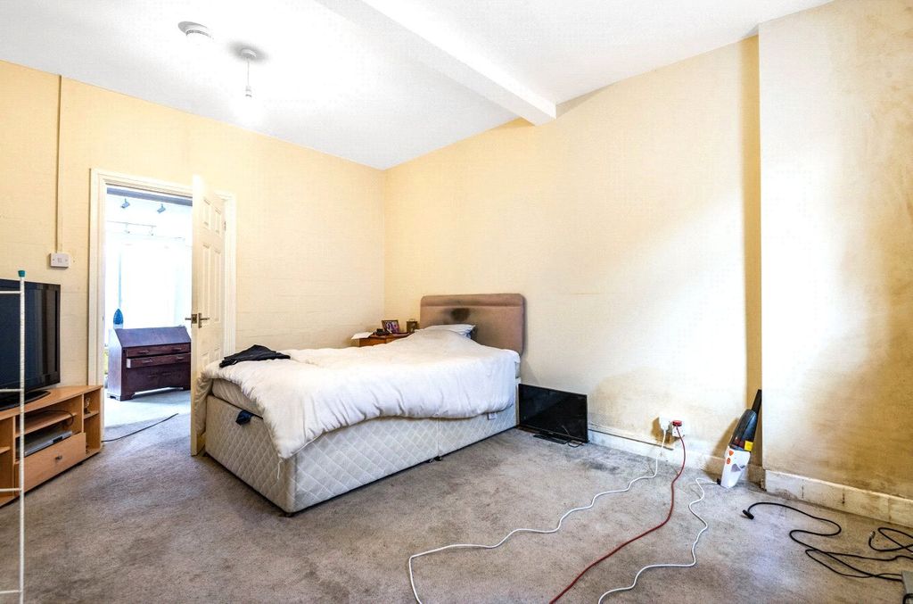 Property photo 3 of 5 14 Westgate