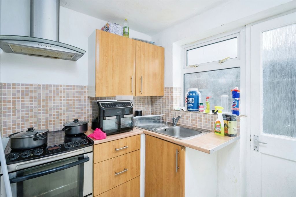 Property photo 3 of 16