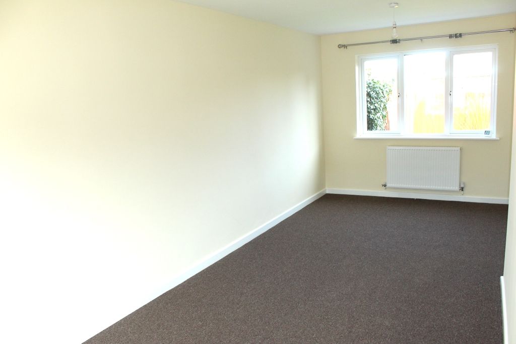 Property photo 2 of 9 Through Lounge
