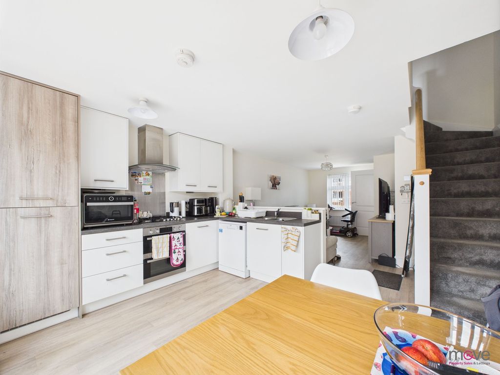 Property photo 3 of 9 Kitchen