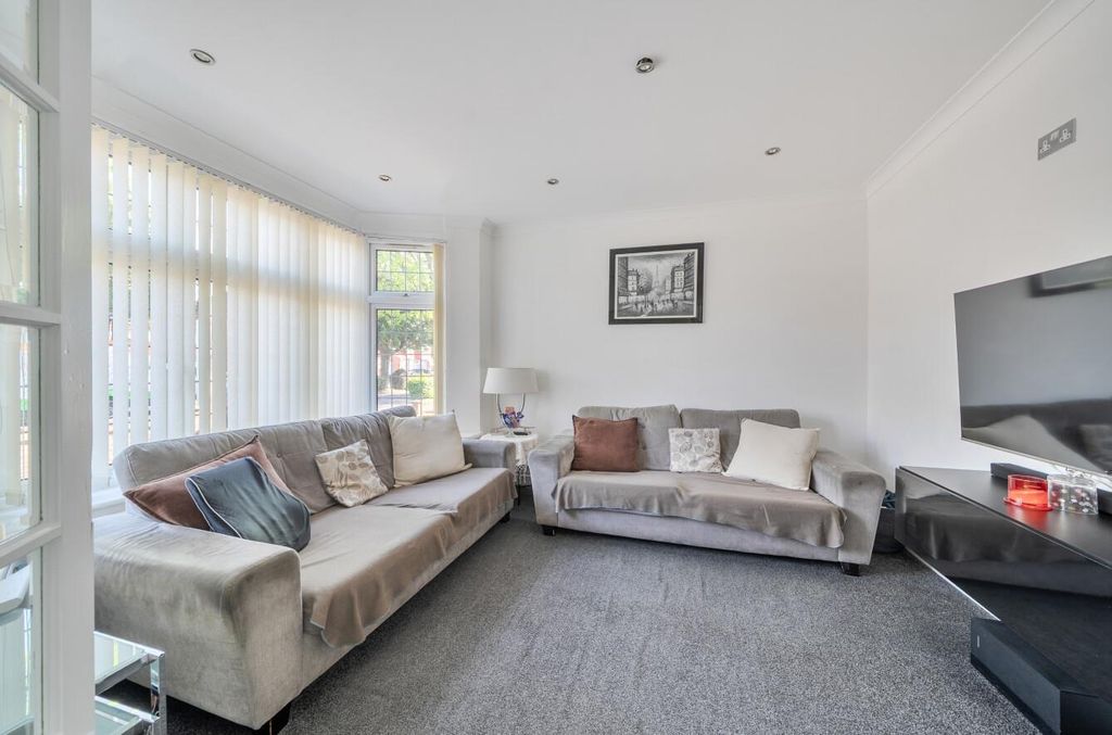 Property photo 3 of 19 Davidson Frost-Wellings, Dfw, Bromefield, Ha7, Rec