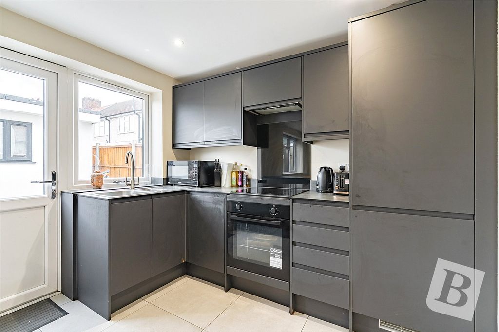 Property photo 2 of 32 Kitchen