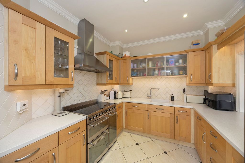 Property photo 3 of 29