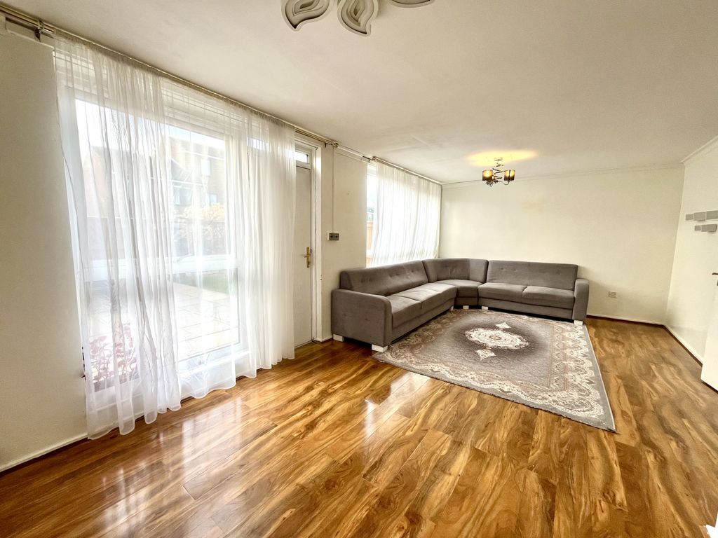 Property photo 2 of 14 Lounge