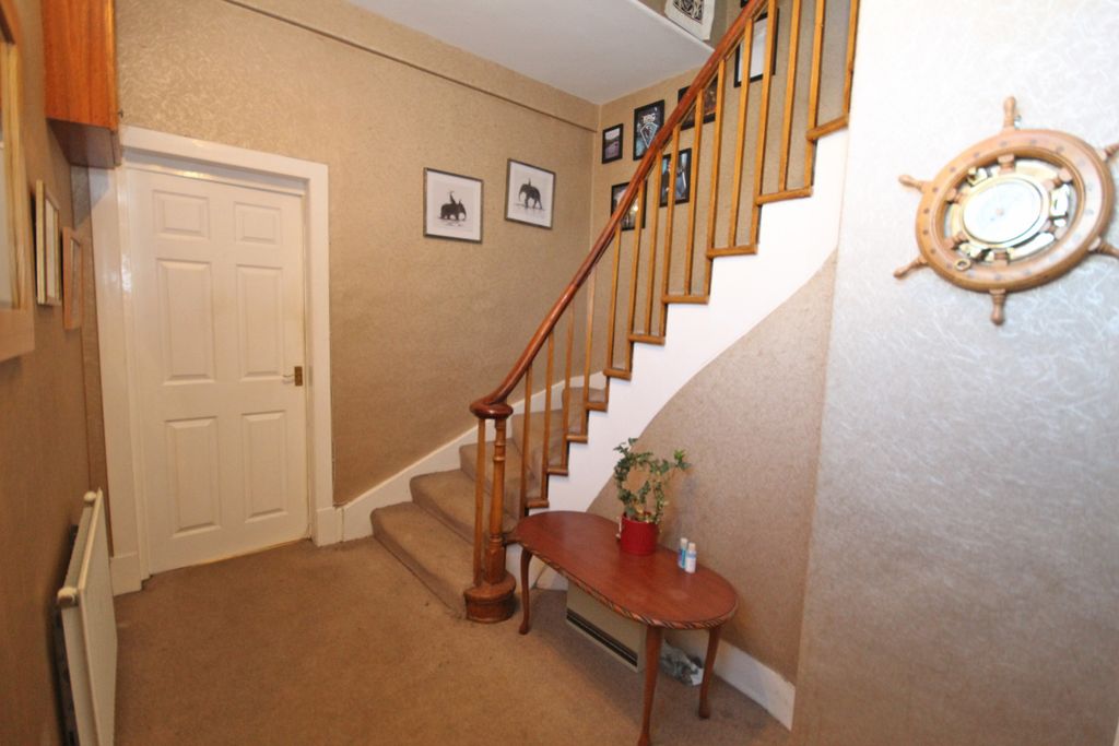 Property photo 2 of 31