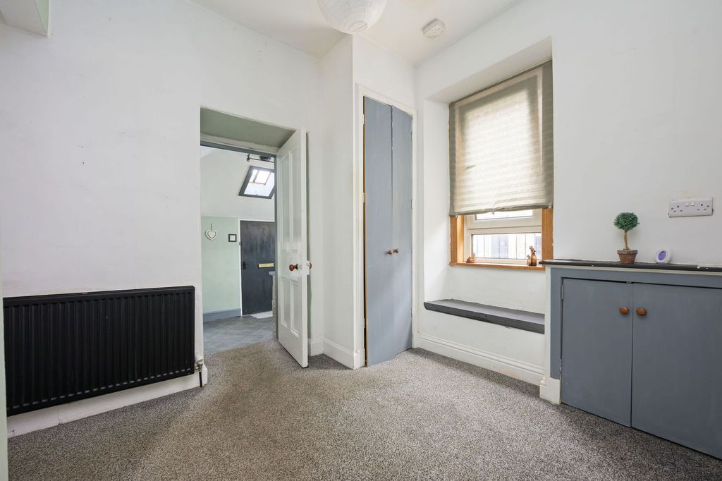 Property photo 3 of 25