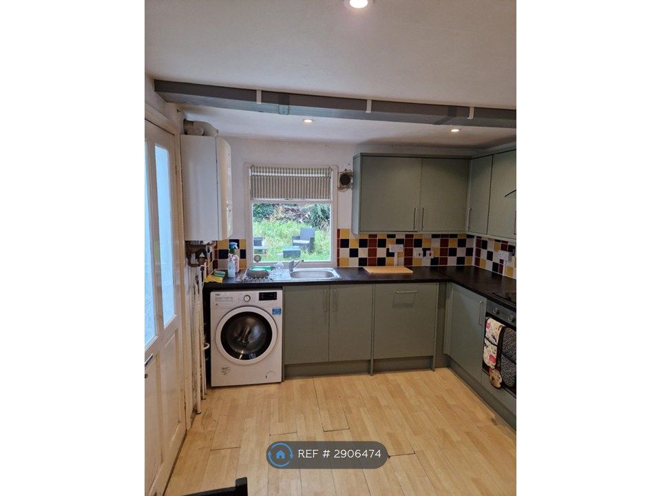 Property photo 2 of 17 Kitchen