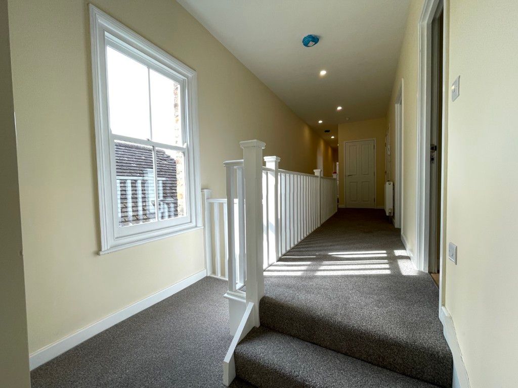 Property photo 2 of 11 Photo 6