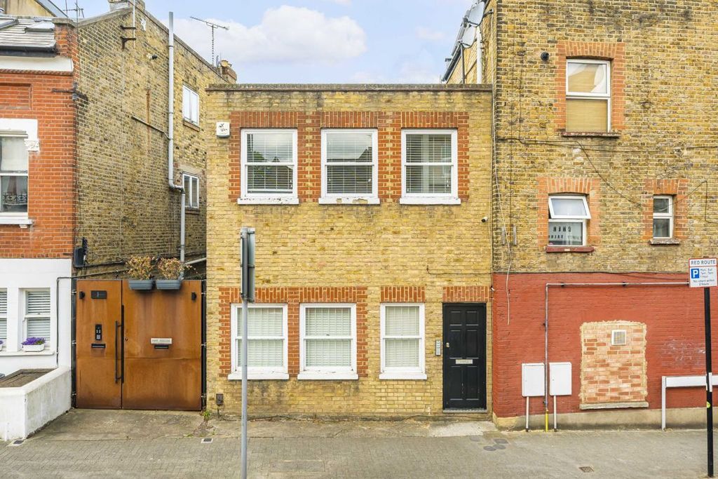 Property photo 1 of 6