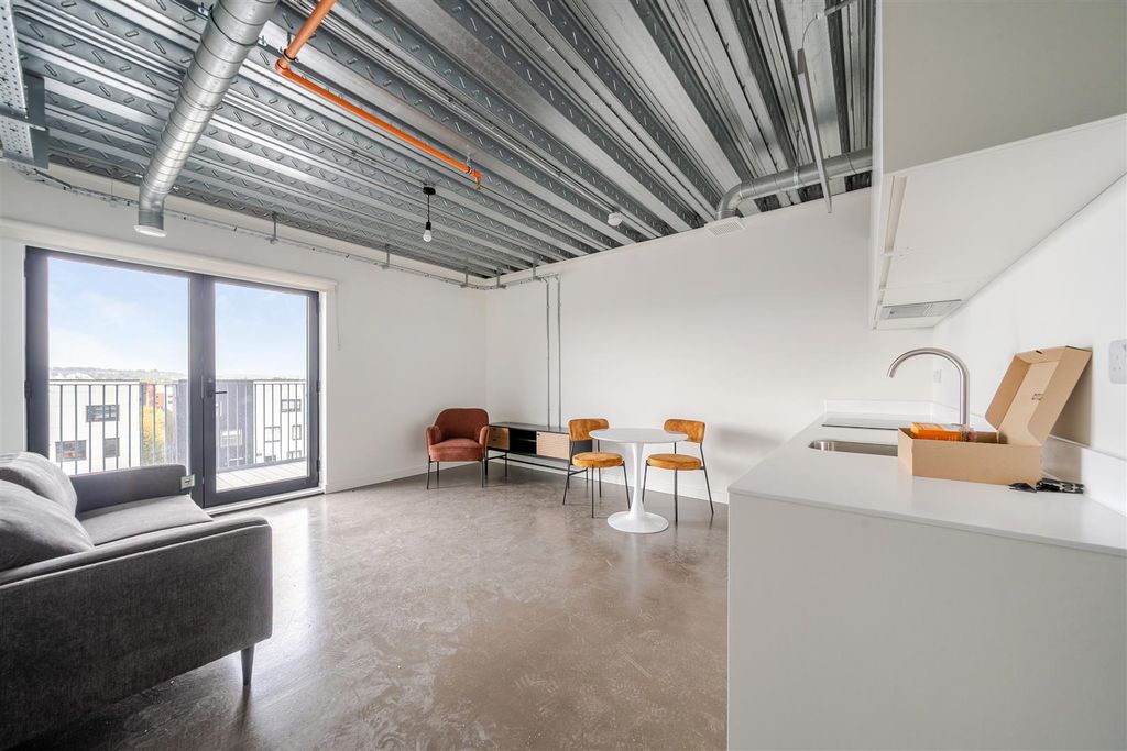 Property photo 2 of 9 1369182-4-68ee4Ff61d3Bd.Jpg