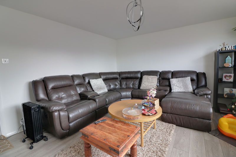 Property photo 3 of 9 Lounge