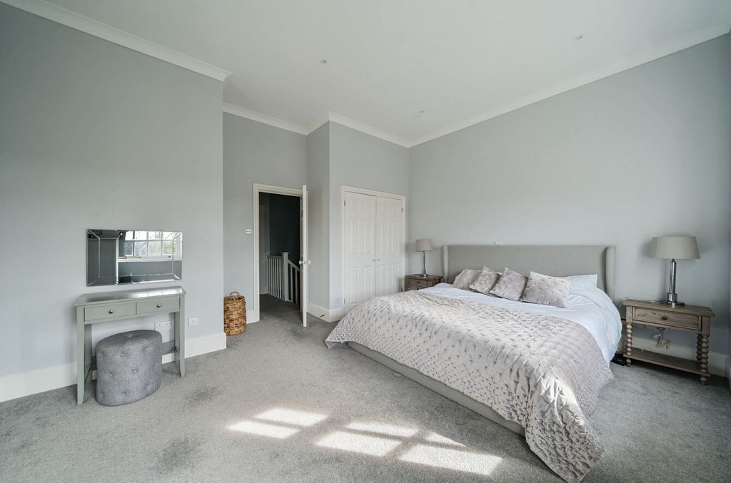 Additional image 6 of 4 bed parking/garage to rentPeninsula Square, Winchester, Hampshire SO23