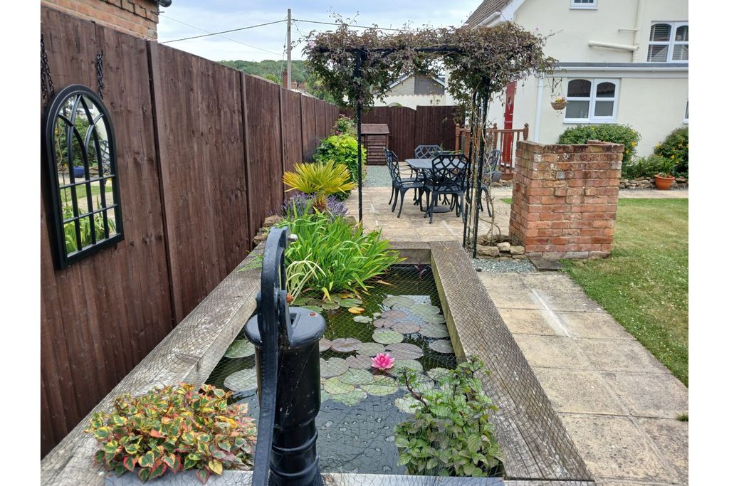 Property photo 2 of 20