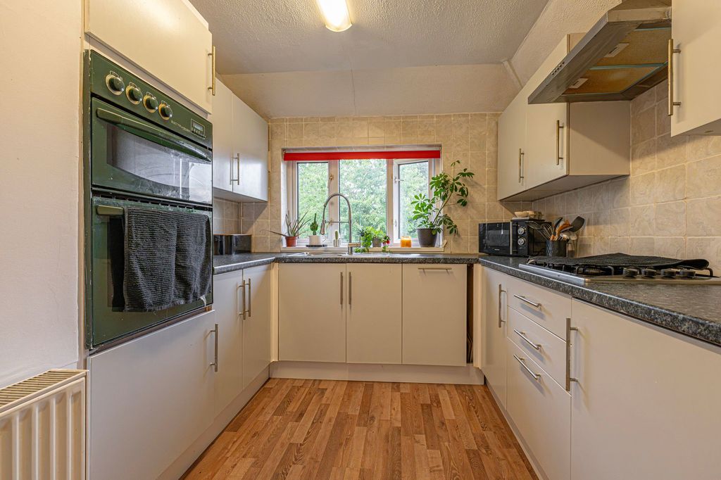 Property photo 2 of 28