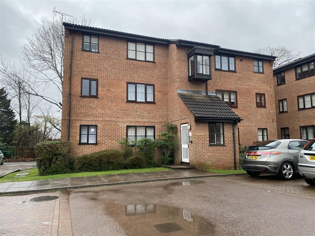 Property photo 1 of 7 Tempsford Close En2