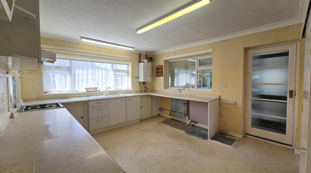 Property photo 2 of 16 Kitchen/Diner