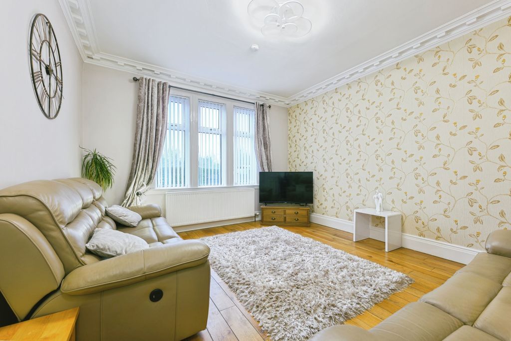 Property photo 2 of 15 Lounge