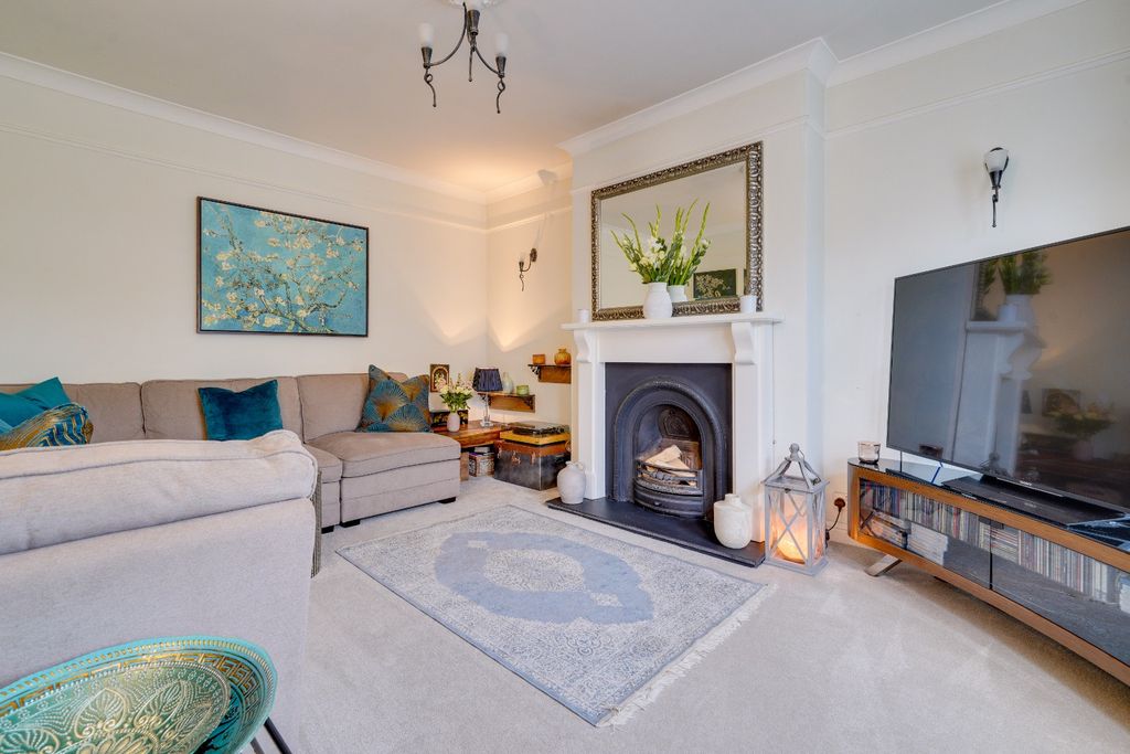 Property photo 3 of 33 4594312