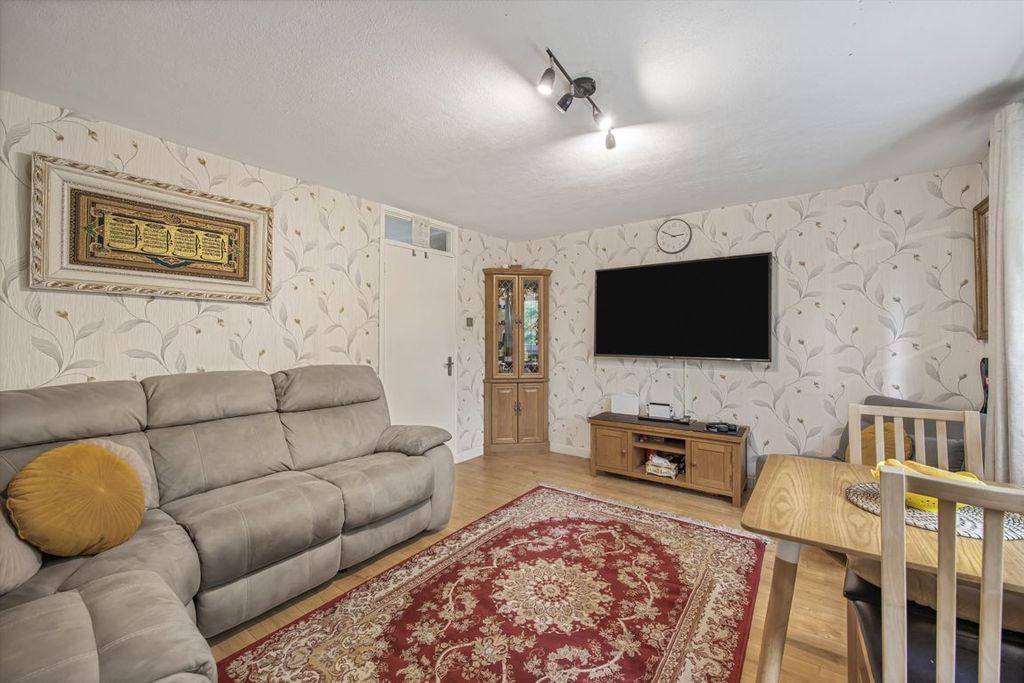 Property photo 3 of 8