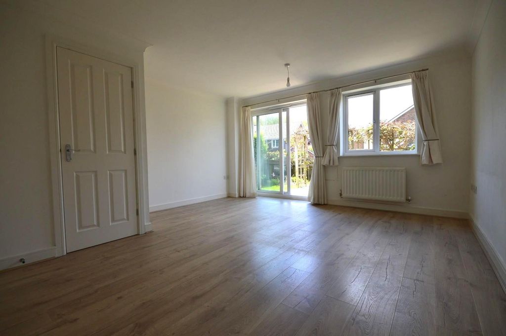 Property photo 2 of 7 12 Hig Ridge Lounge.Jpg