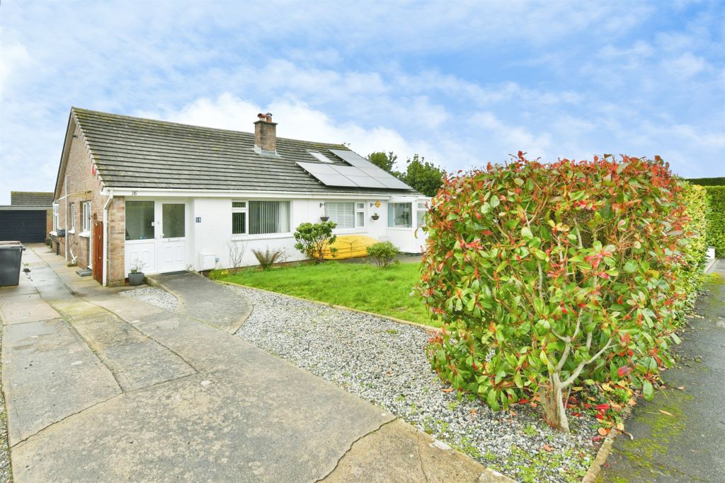 Property photo 2 of 27 Entrance Hall