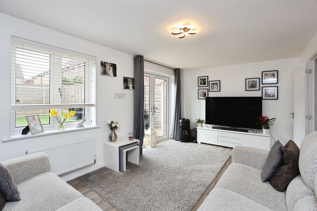 Property photo 2 of 19