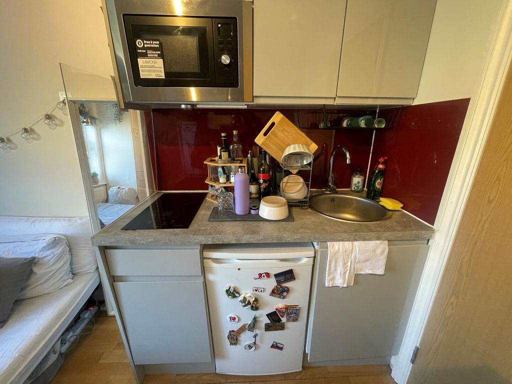 Property photo 3 of 5 Kitchen