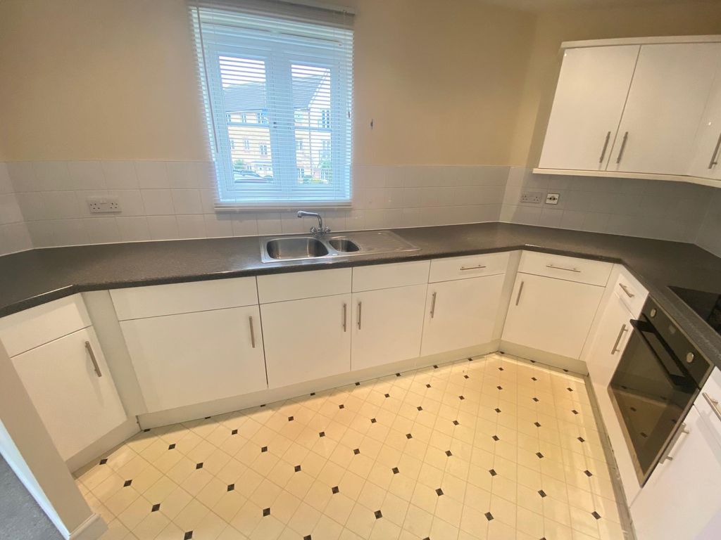 Property photo 3 of 10 Living Room