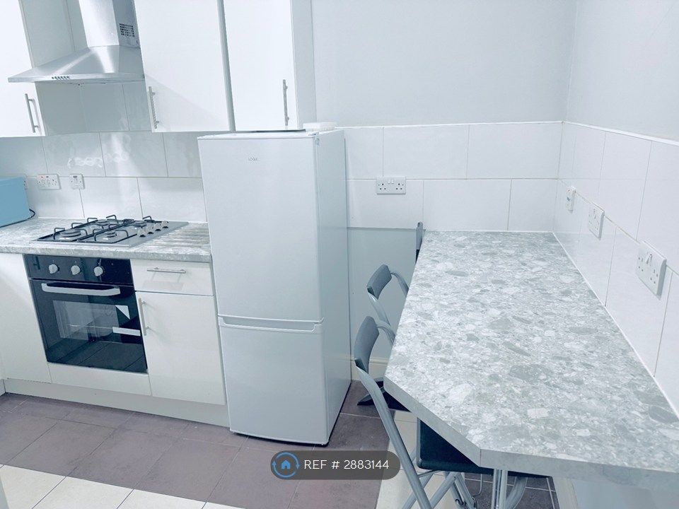 Property photo 2 of 7 Own Kitchen