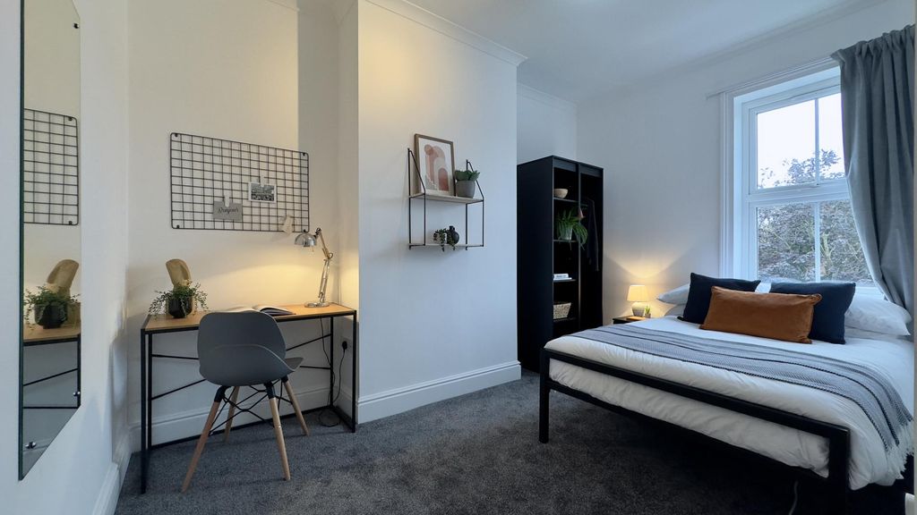 Property photo 2 of 26