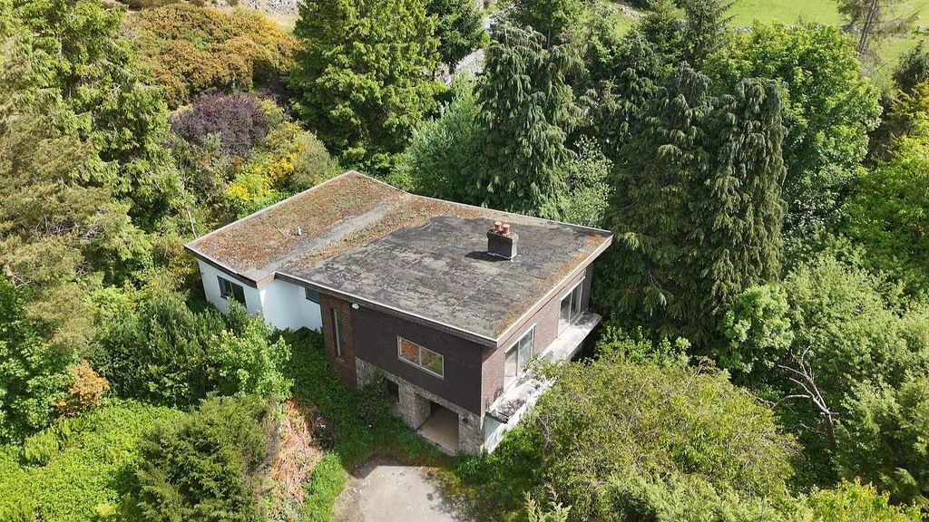 Property photo 2 of 22 Gardens And Grounds