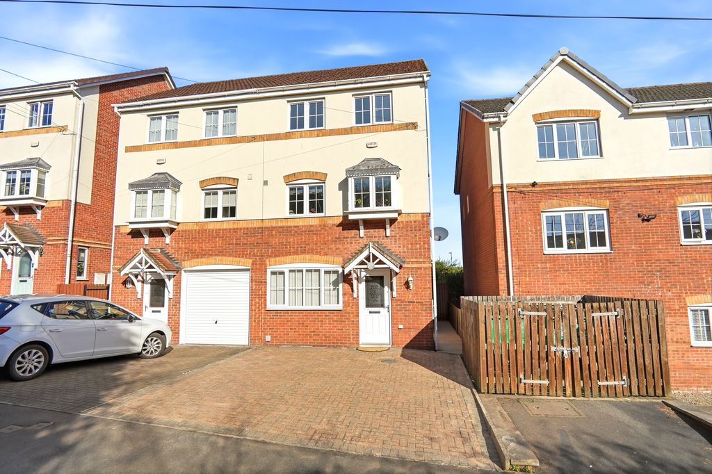 Property photo 2 of 22 Towercresent002