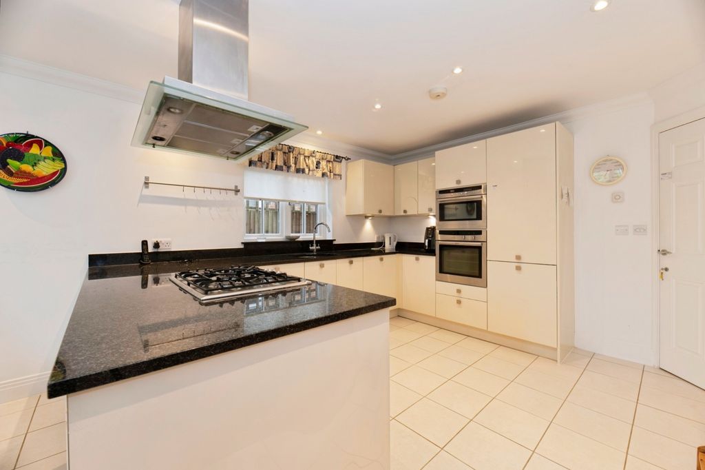 Property photo 2 of 18 Picture No. 21