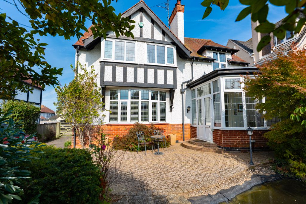 Property photo 1 of 21